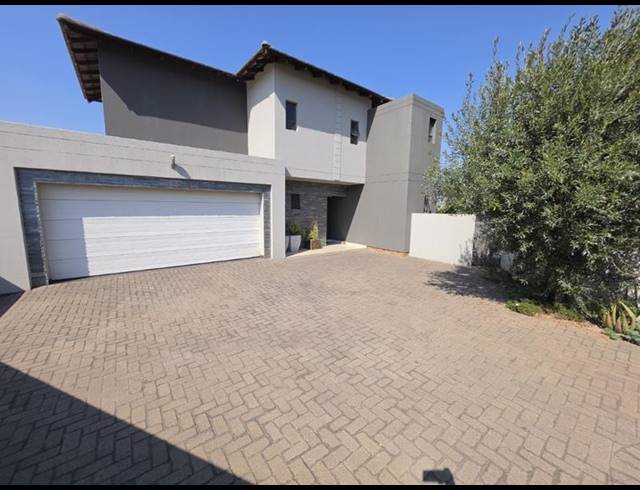 3 BEDROOM CLUSTER FOR SALE IN EYE OF AFRICA
